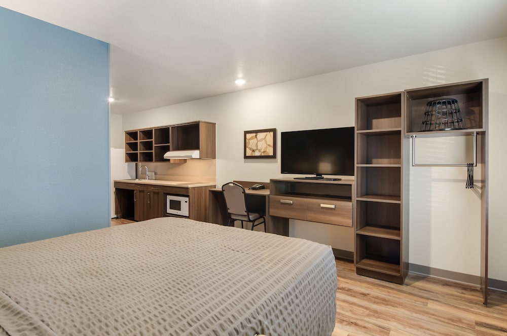 WoodSpring Suites Thornton North Denver - photo 12