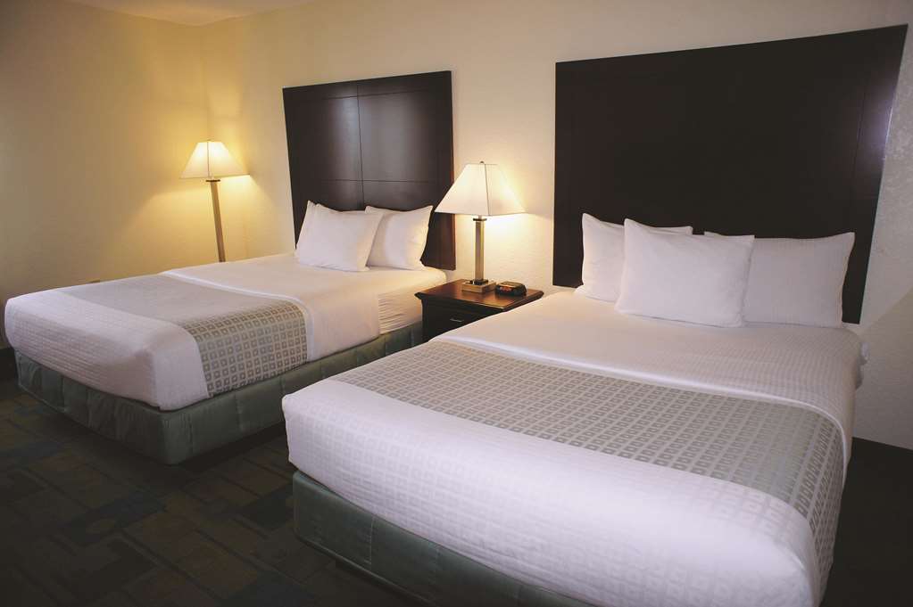 La Quinta Inn & Suites by Wyndham Boston Somerville - photo 13