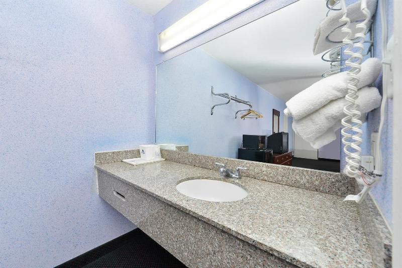 Americas Best Value Inn & Suites Knoxville North - photo 9