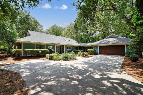 47 Off Shore Dogs OK Huge Outdoor Space & Private Pool FREE Activities Included — 4-Star Luxury Hotel in Hilton Head Island, United States