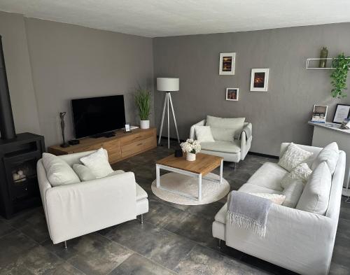 Remise Berlin Grünau your cozy and comfortable home to stay for up to 6 people between Müggelsee and Berlin city — 4-Star Luxury Hotel in Berlin, Germany