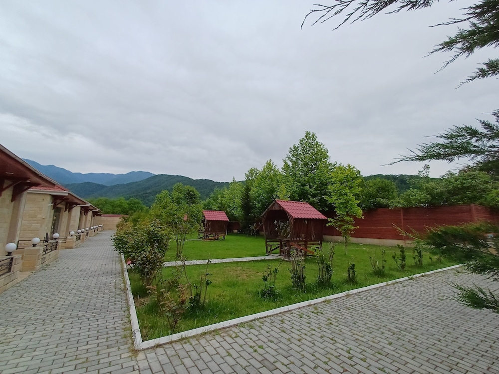 Bliss Hotel — hotel in Qutqashen