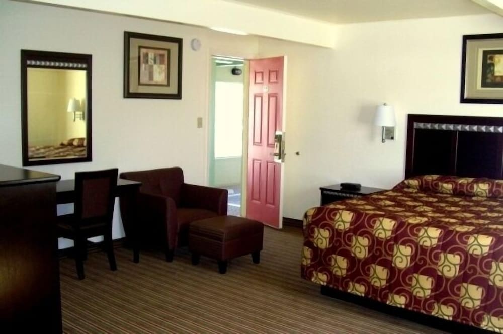 Whispering Palms Inn - photo 10