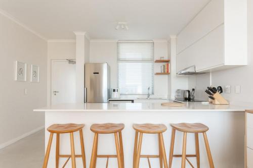1 Bedroom Muizenberg Beach Apartment with Pool and Mountain Views