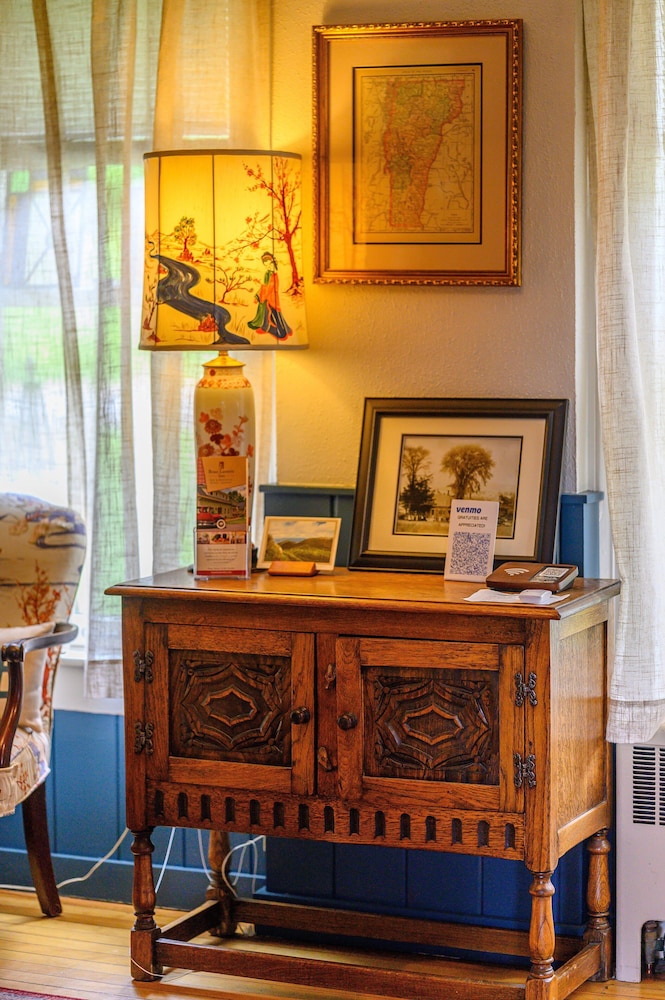 Brass Lantern Inn - photo 2