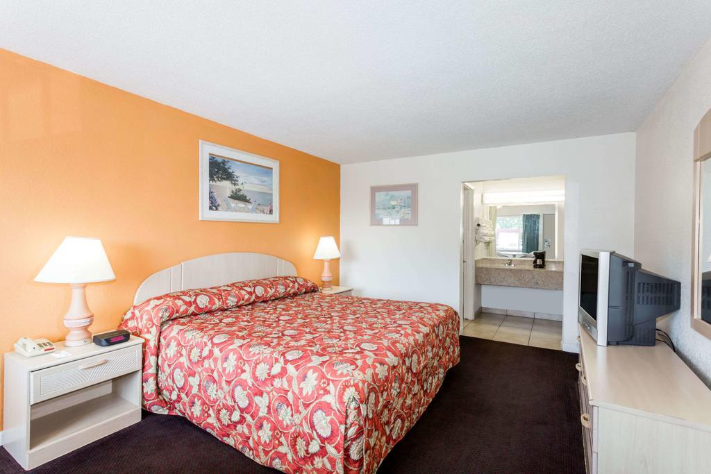 Knights Inn Hardeeville - photo 9