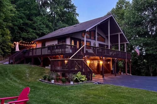 Can't Bear to Leave Mountain House — 4-Star Luxury Hotel in Maggie Valley, United States
