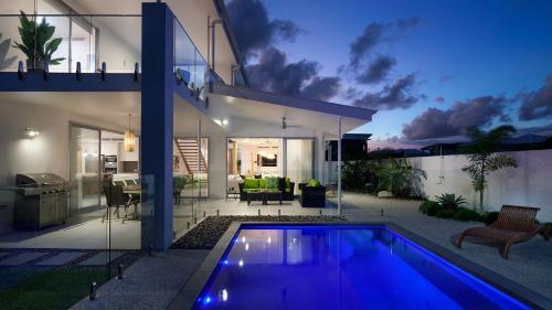 10 Belle Mare Avenue — 4-Star Luxury Hotel in Yaroomba, Australia