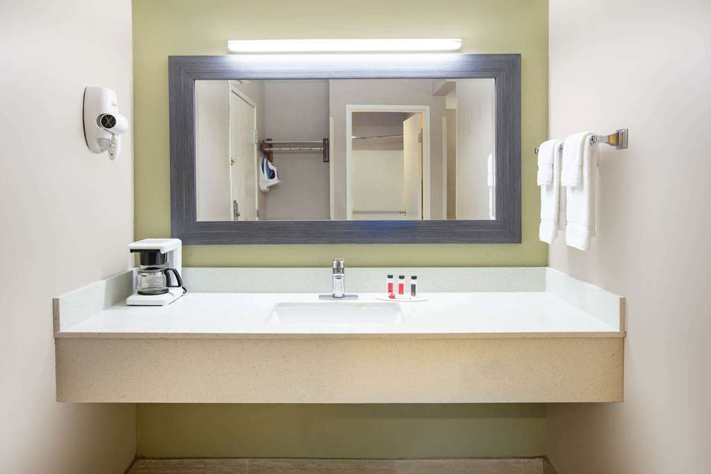 Baymont by Wyndham Plano - photo 10