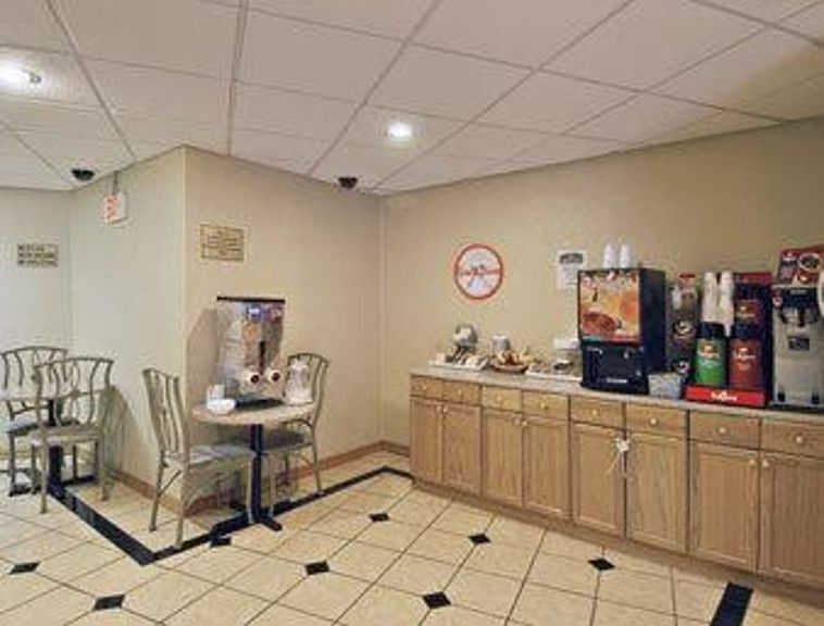 Howard Johnson Express Inn Bronx - photo 17
