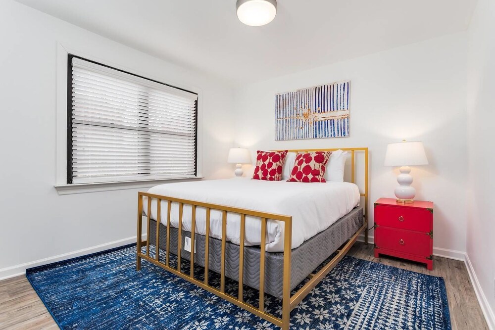 8 Bedrooms Comprised of 4 2BR Suites by Domio - photo 22