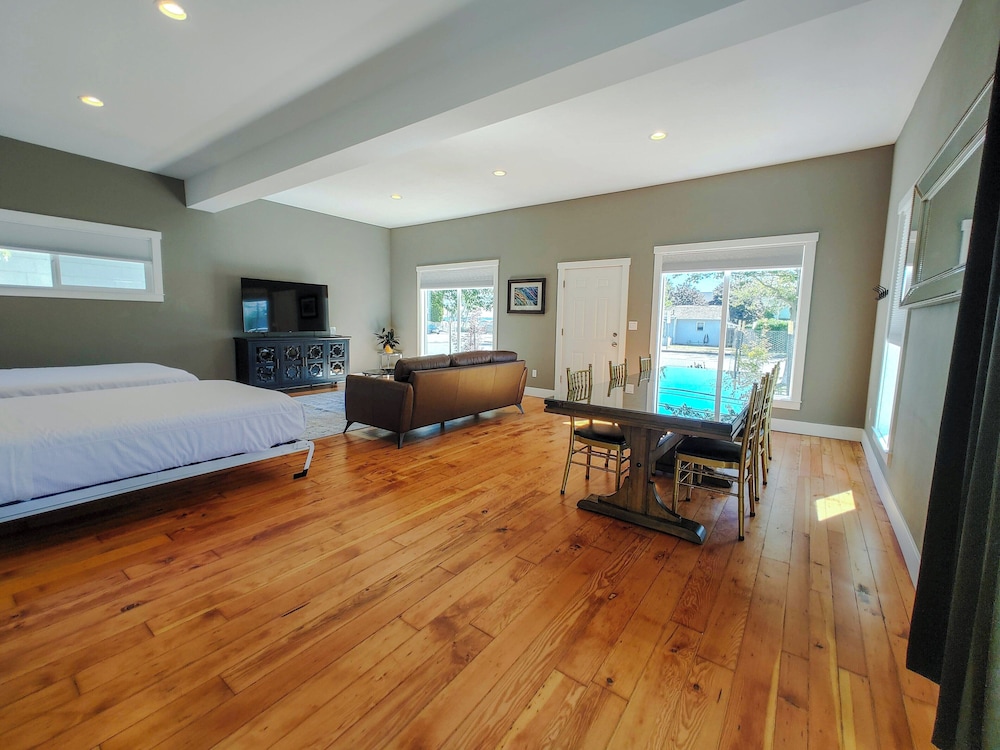Majestic Inn & Spa - photo 22