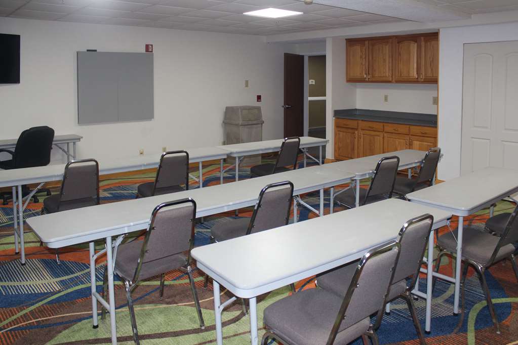 Quality Inn North Vernon near Hwy 50 - photo 26