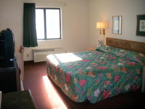 Sunset Inn Rolla - photo 7