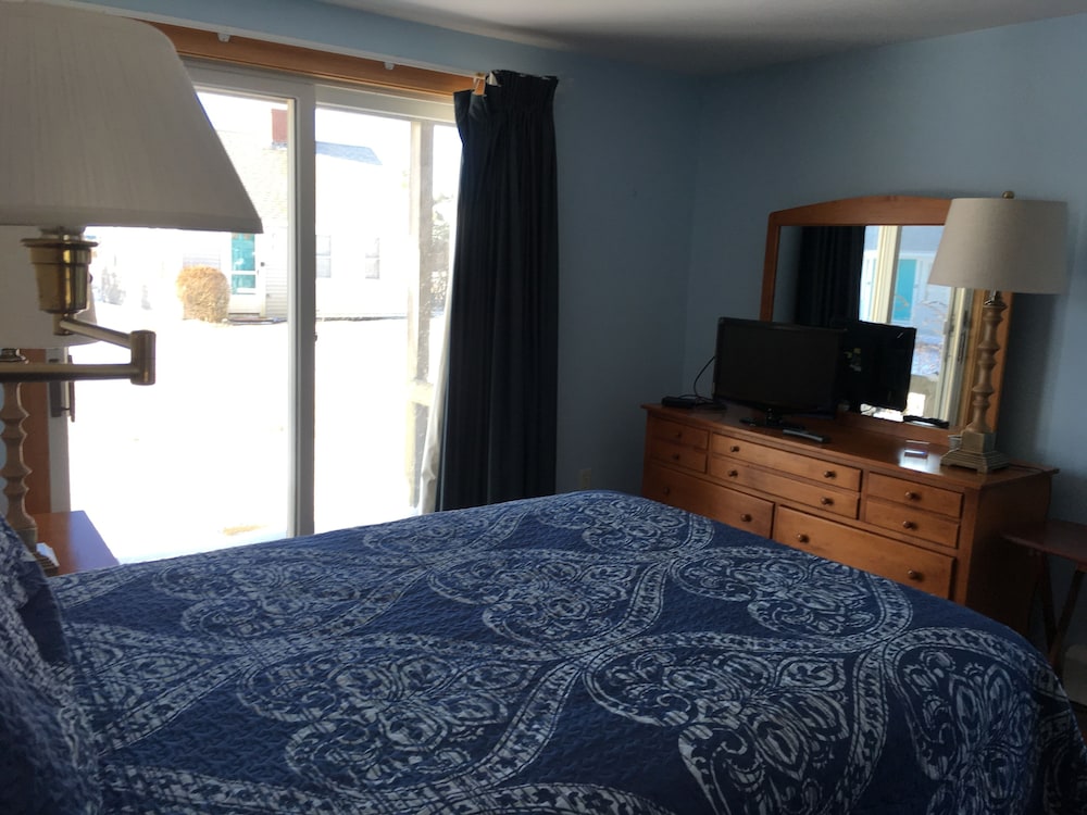 East Harbour Motel and Cottages - photo 16