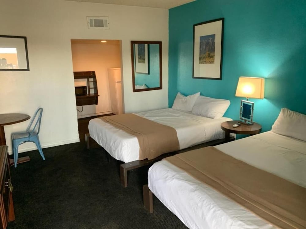 Desert Hills Motel - photo 21
