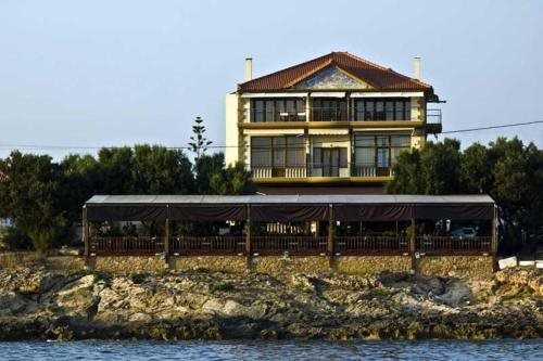 Entheon Rooms — hotel in Kyparissia