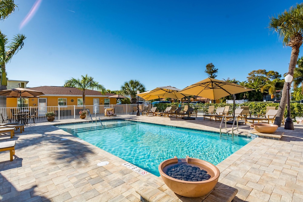 Upham Beach Inn - photo 33