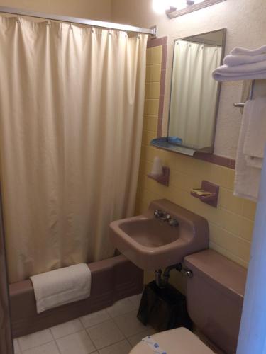 Crystal Sands Motel - photo 3