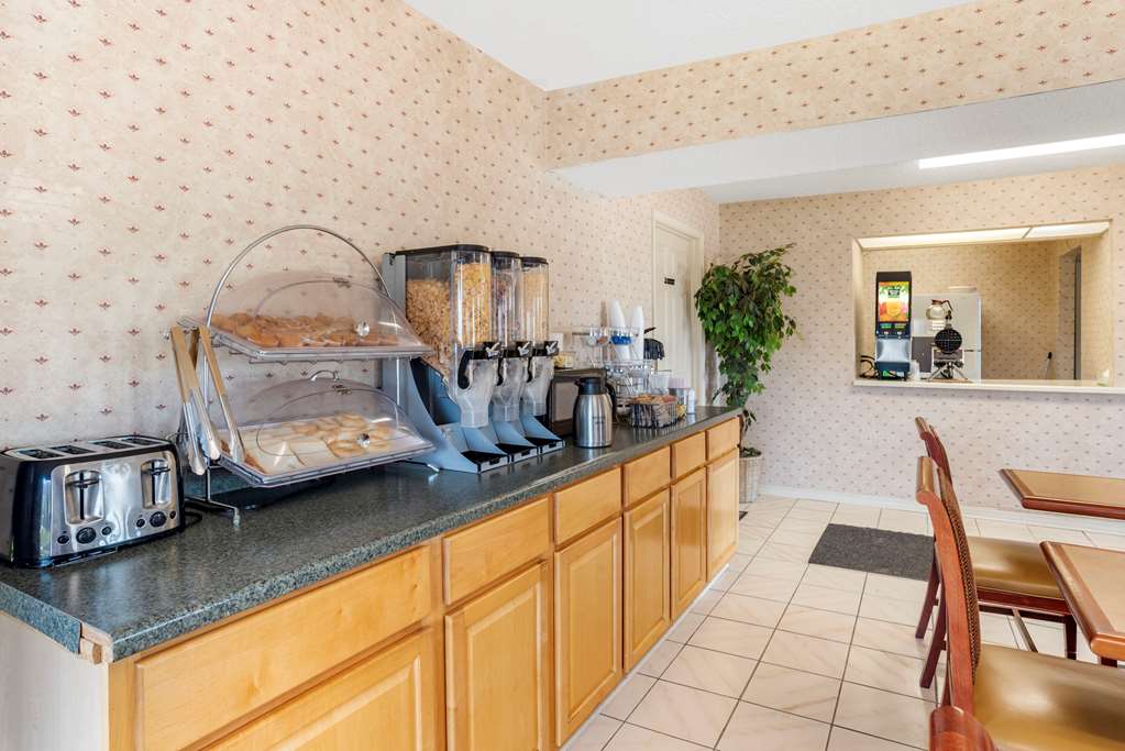 Econo Lodge Pearl Jackson - photo 30