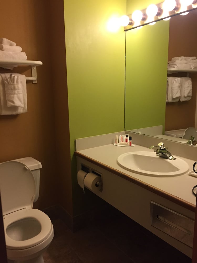 Ramada Portland Airport - photo 41