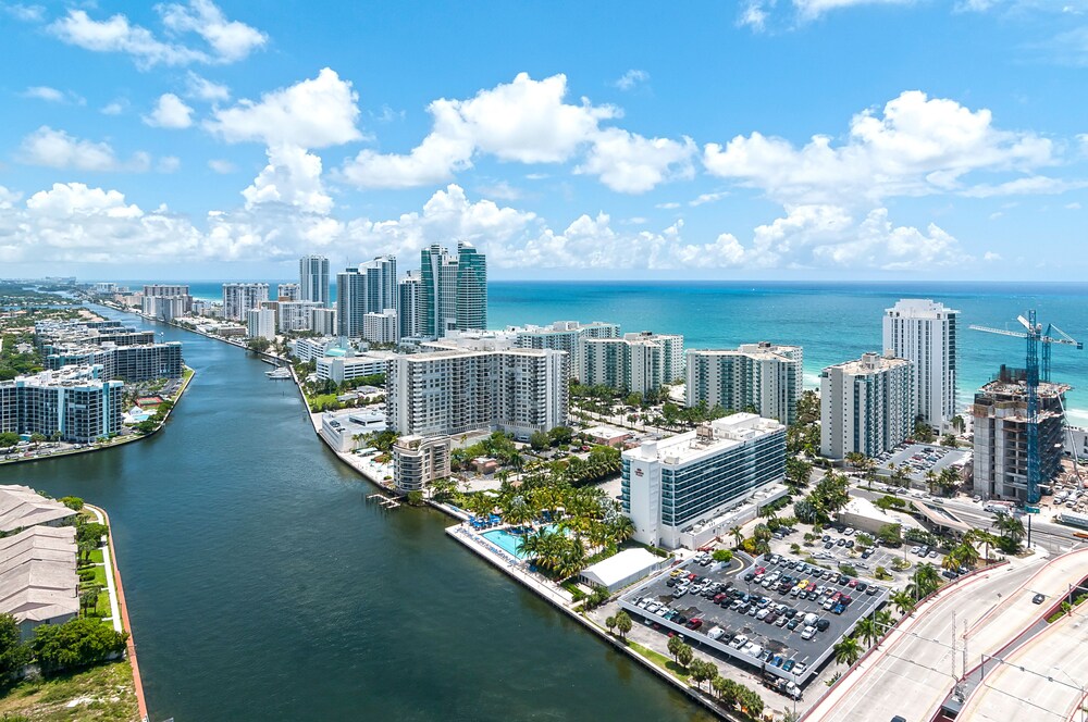 Private Residences at Beachwalk by SoFla Vacations - photo 21
