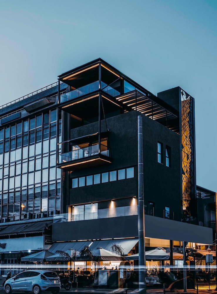 Earth Boutique Apartments Next to Stavros Niarchos — 4-Star Luxury Hotel in Kallithea, Greece
