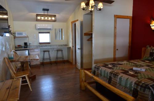 Nine Pines Motel - photo 21