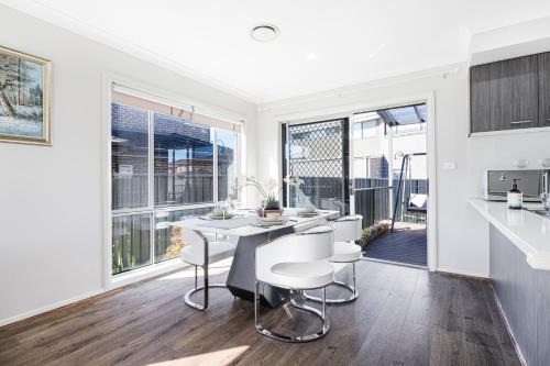 6Br near Schofield Rousehill Centre - last minute hotel in Riverstone
