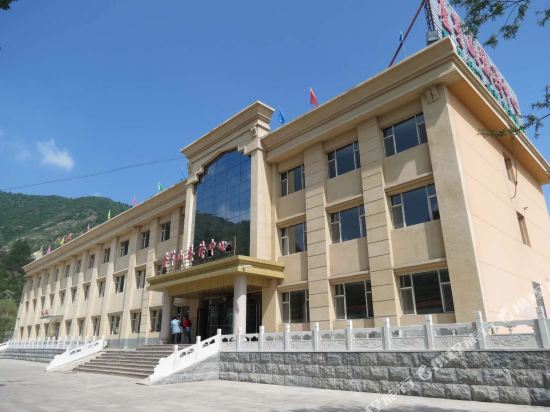 Luya Mountain Reception Center - last minute hotel in Fenghuang