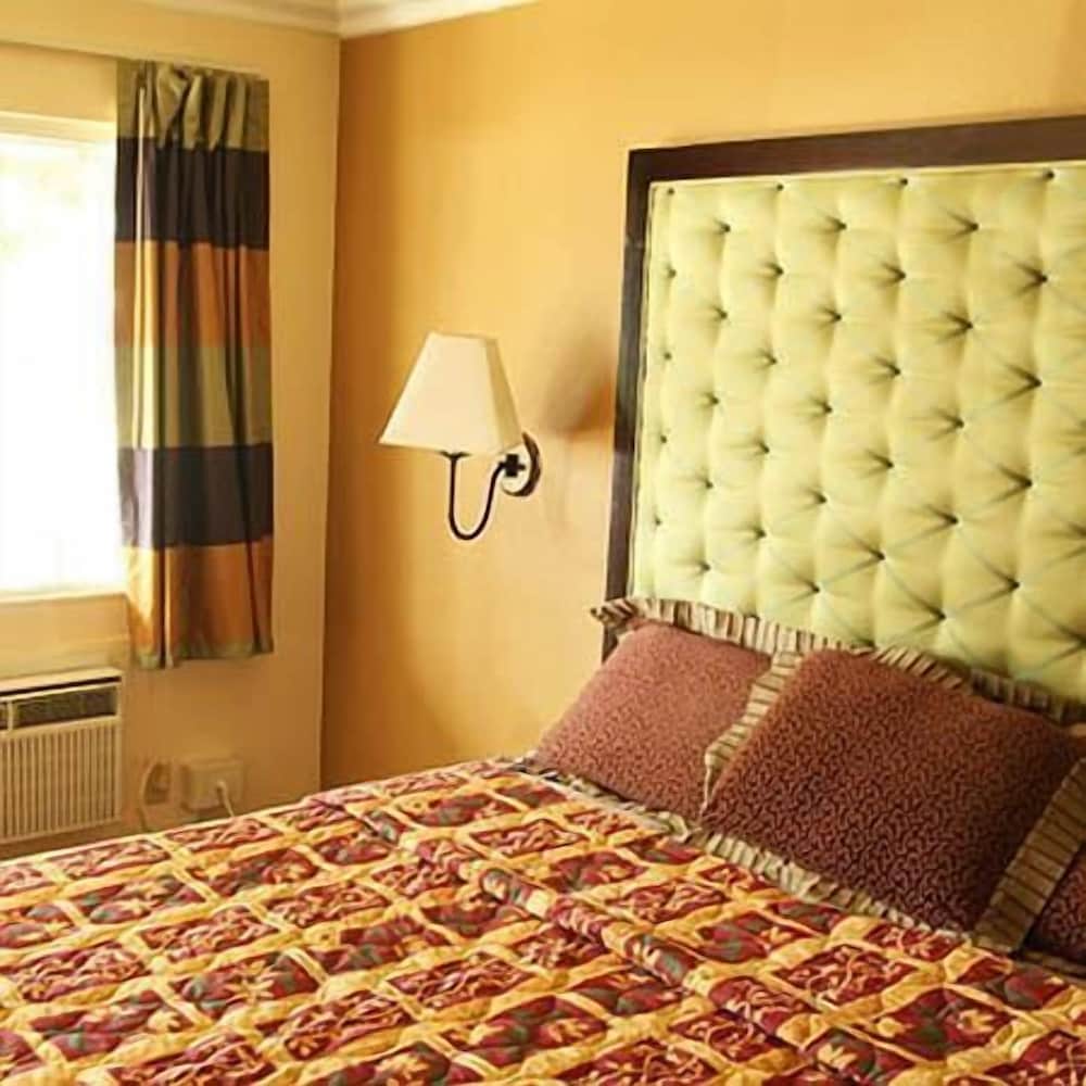 Lamplighter Motel - photo 13