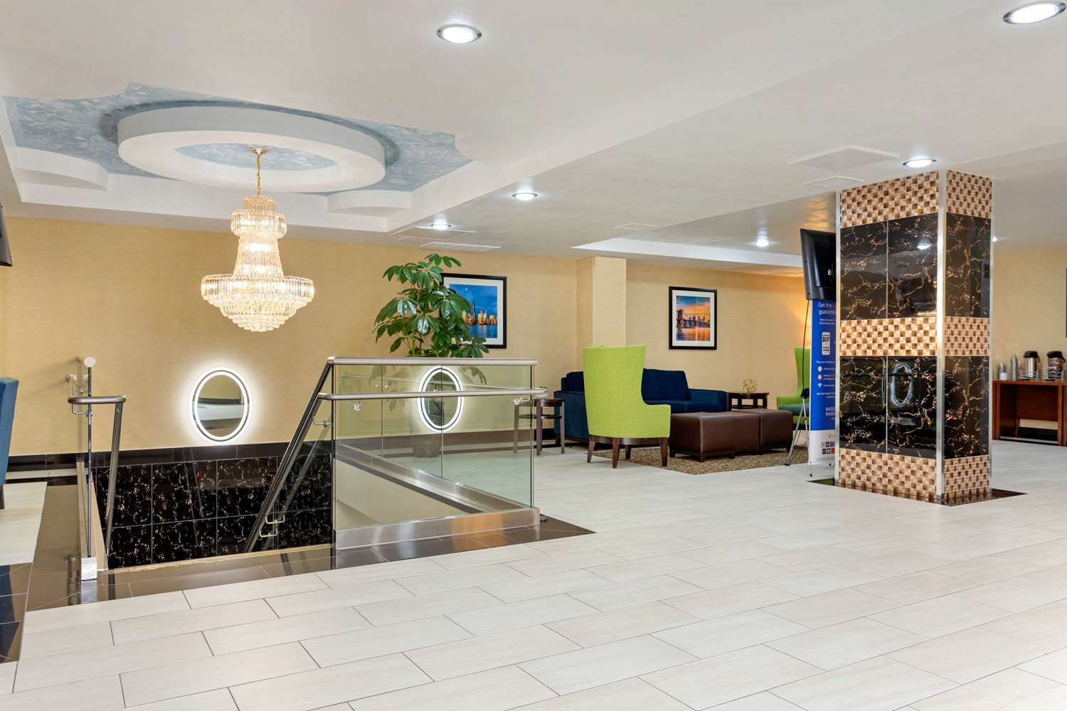Comfort Inn and Suites Near JFK Air Train - photo 8