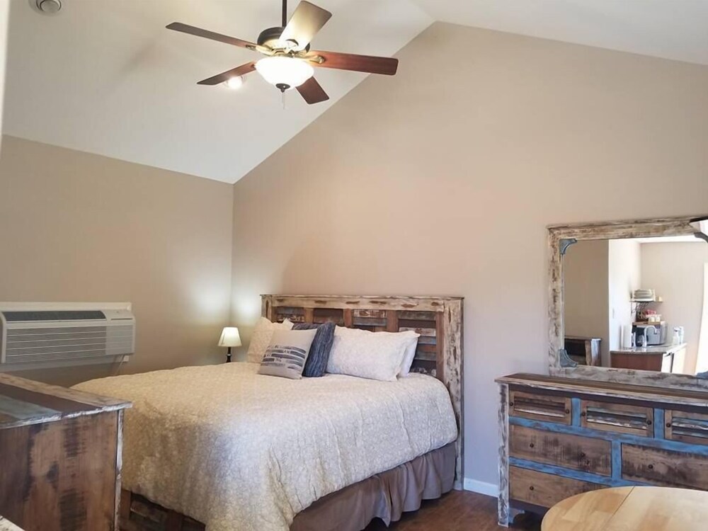 Blanco Riverside Cottages & RV - photo 11