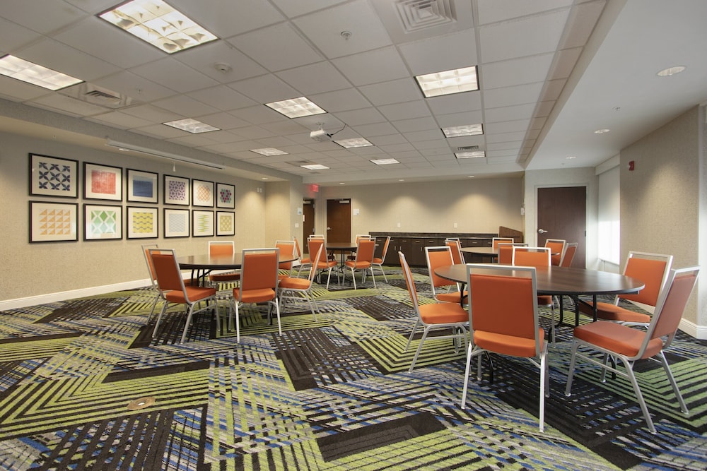 Holiday Inn Express Hotel & Suites Orlando Apopka by IHG - photo 41