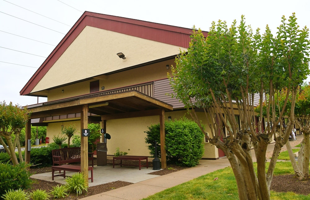 Red Roof Inn Richmond South - photo 26