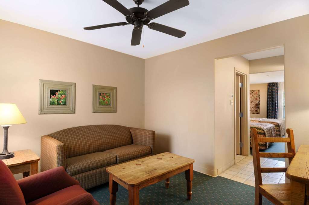 Days Inn & Suites by Wyndham Llano - photo 15