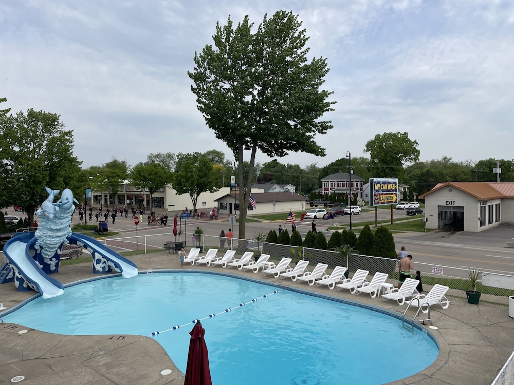 Colonial Motel - photo 28