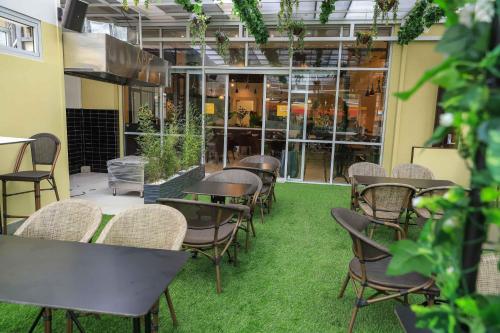 Stylish James Westland Place O72I95O3I9
