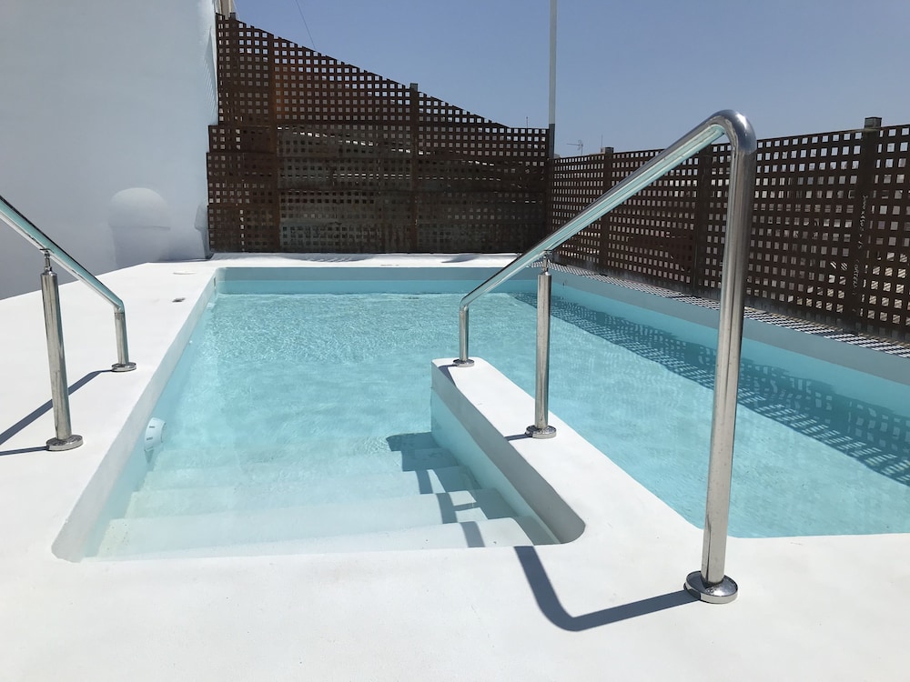 Isa Cádiz in Cadiz, Spain