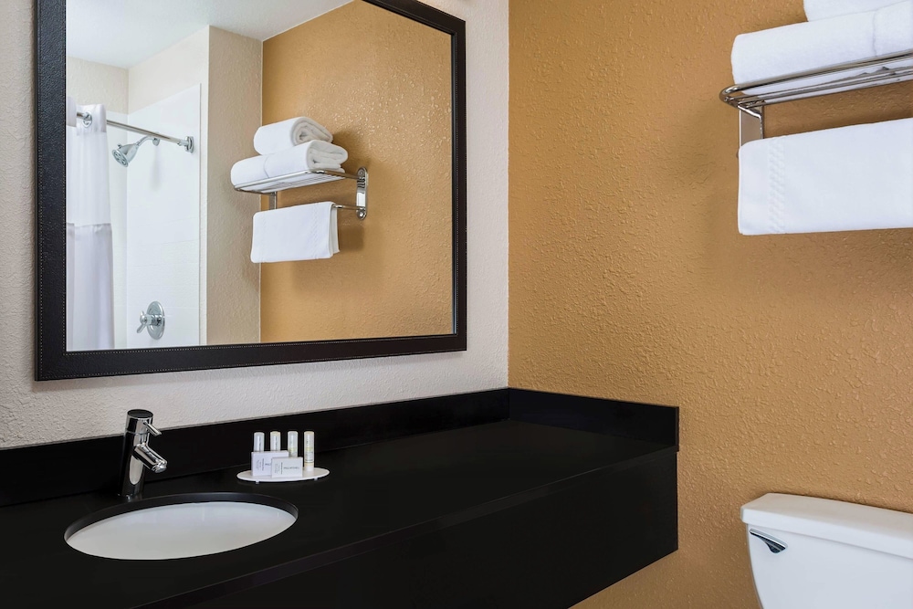 Fairfield Inn and Suites by Marriott Valparaiso - photo 10