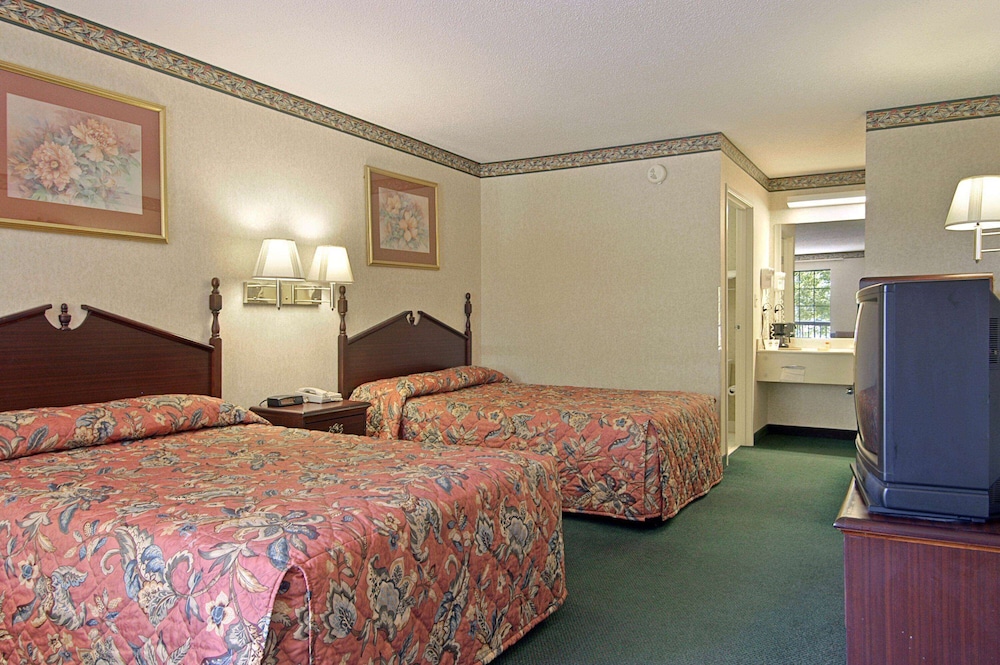 Days Inn & Suites by Wyndham Fort Valley - photo 15