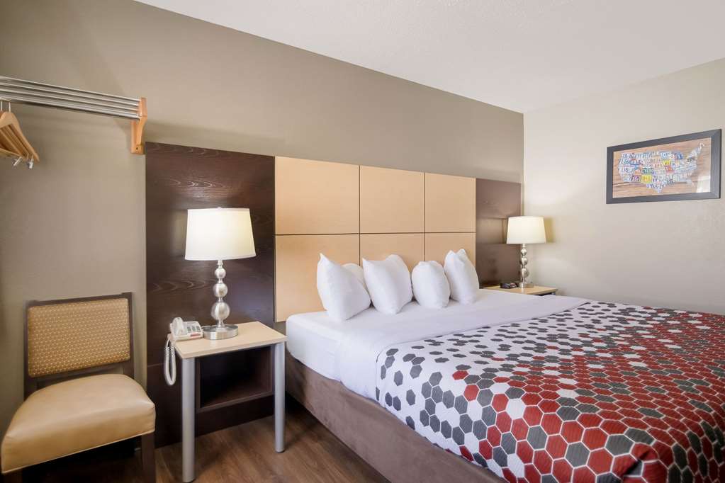 Econo Lodge Grand Forks near University - photo 14