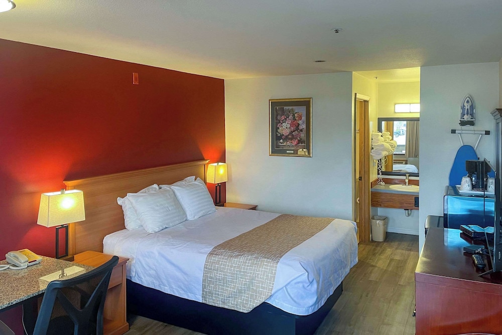 Econo Lodge Edmonds North Seattle - photo 15
