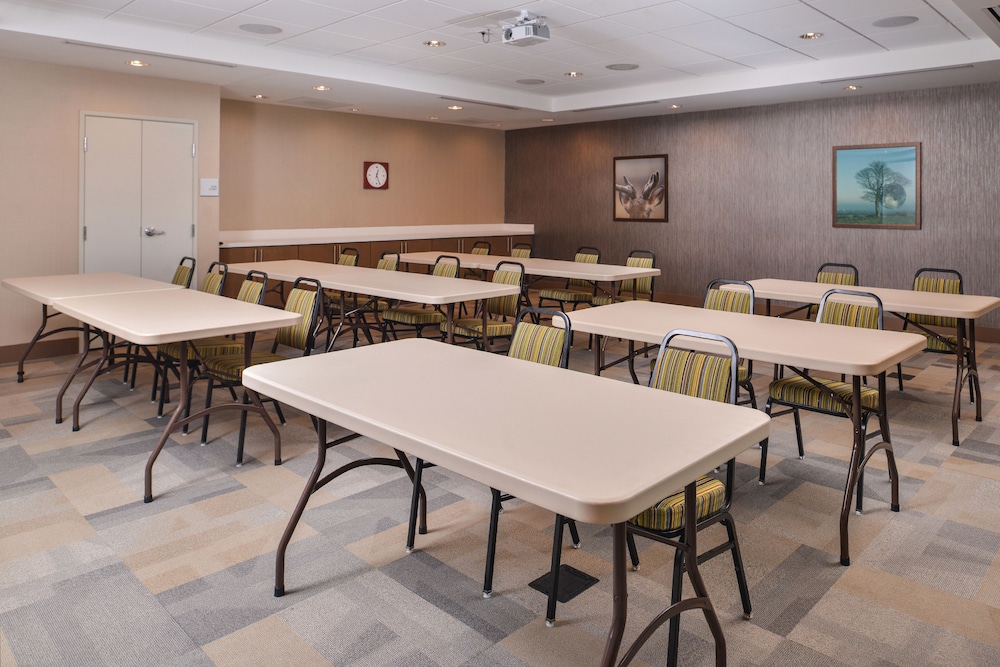 Hampton Inn & Suites St. Paul Oakdale Woodbury - photo 46