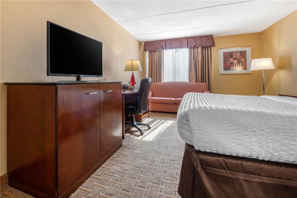 Clarion Hotel Conference Center on Lake Erie - photo 8