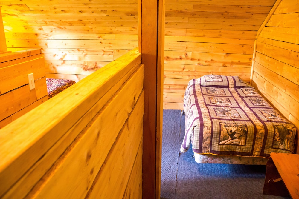 Midnight Sun Log Cabins - photo 24