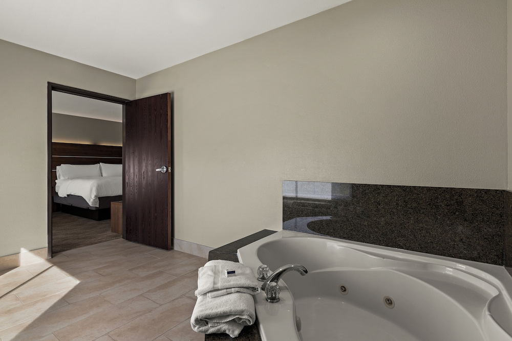 Holiday Inn Express Hotel & Suites Okmulgee by IHG - photo 18