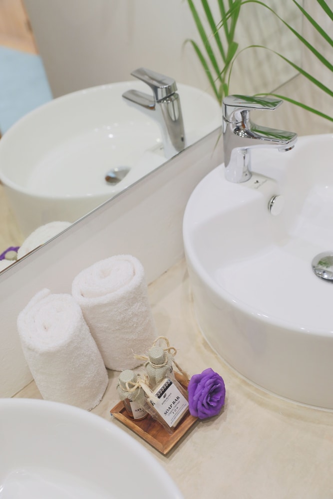 Bathroom sink