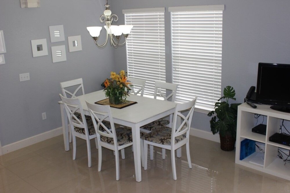 Lucaya Village Gorgeous Townhome - photo 22
