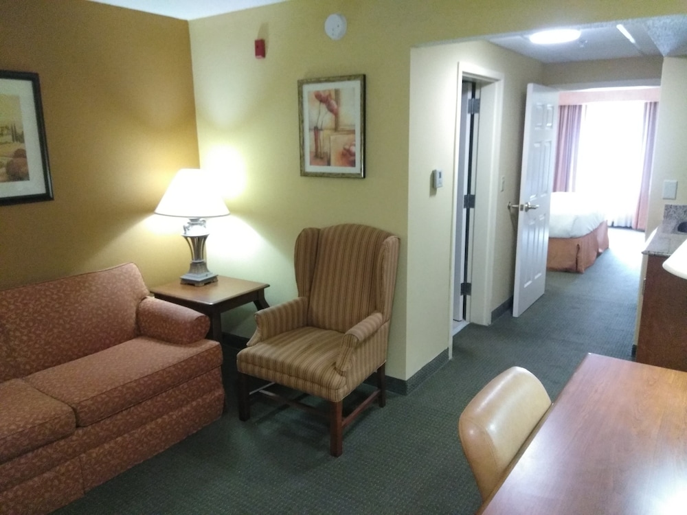 Baymont by Wyndham Clinton - photo 12